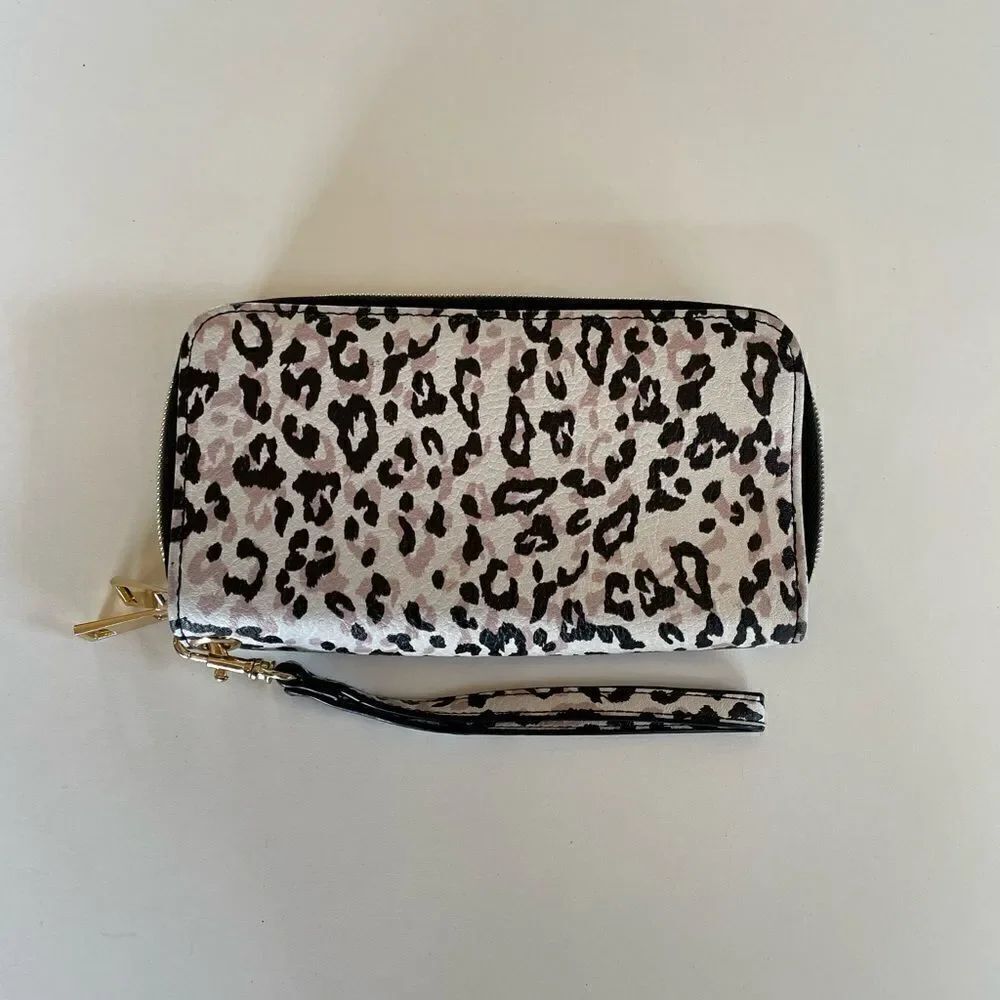 EUC Maurices Pink and Black Leopard Print Double Zipper Clutch